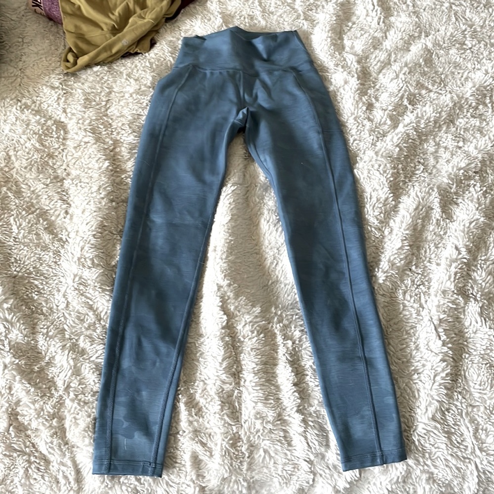 Blue sweaty Betty leggings